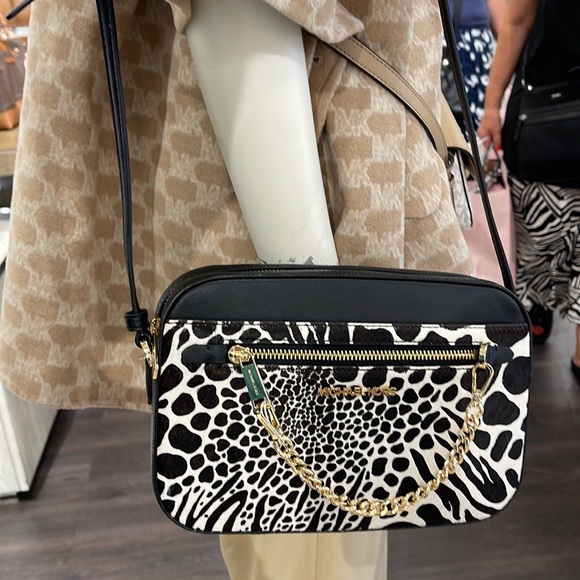 MICHAEL KORS JET SET LARGE EAST WEST ZIP POCKET CHAIN XBODY BLACK
NWT - Picture 4 of 16